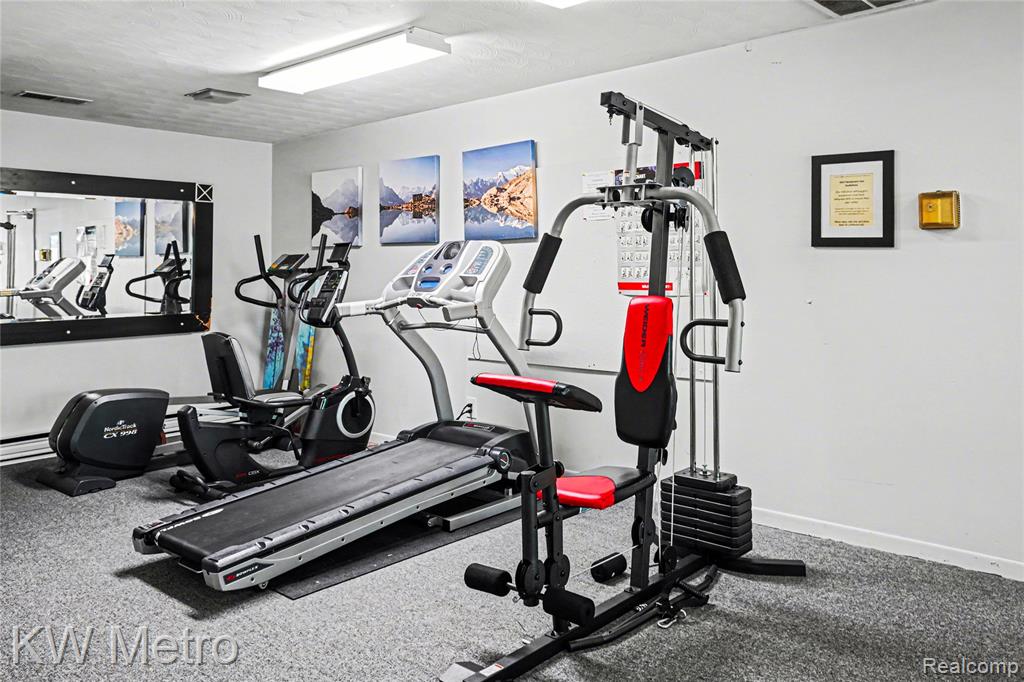 1866 Colonial Village Way, 1, Waterford, MI 48328 — Photo 17