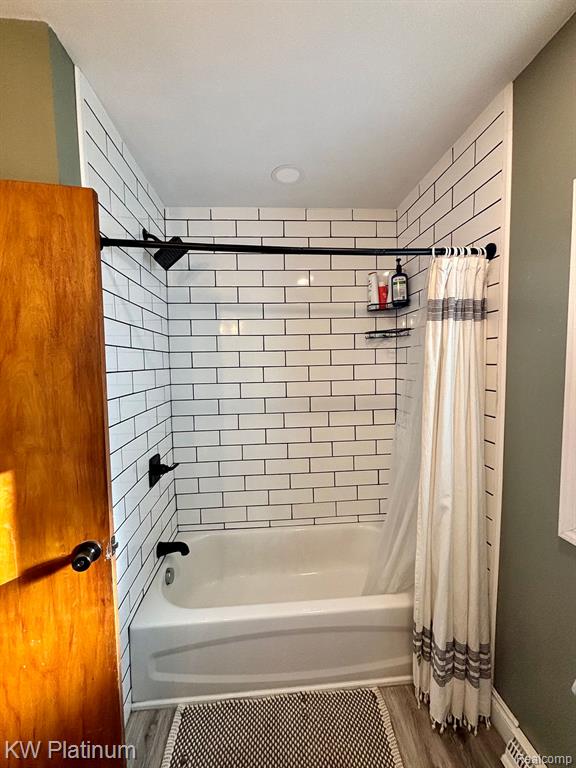 3261 Keewahdin Road, Fort Gratiot, MI 48059 — Photo 15