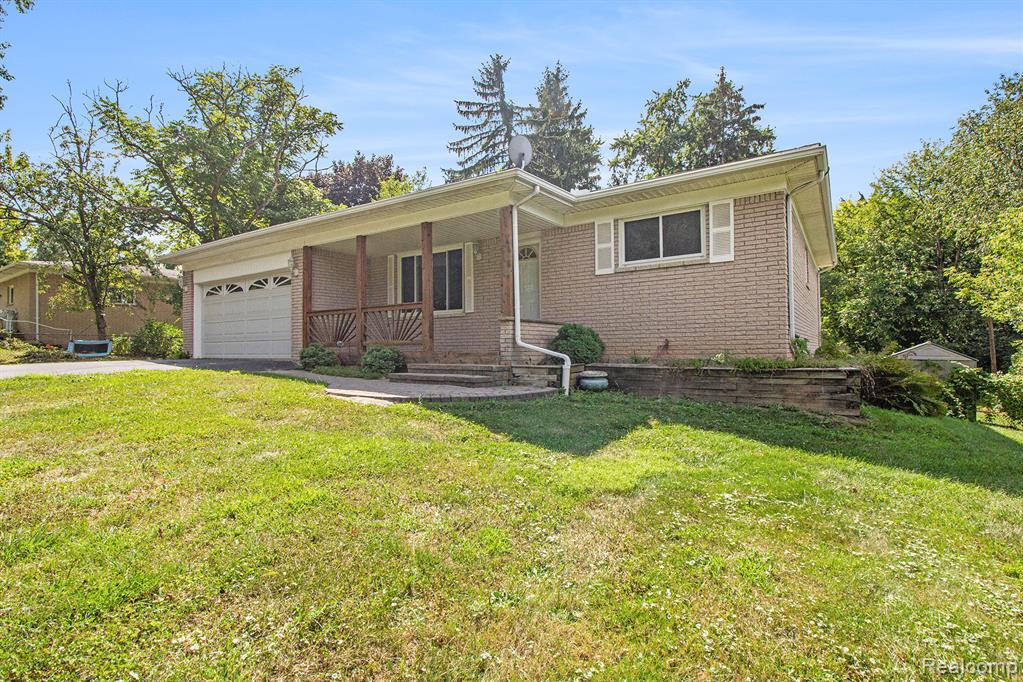 4910 Clarkston Road, Clarkston, MI 48348 — front exterior