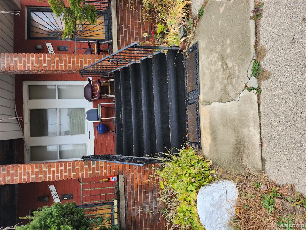 585 Owen Street, Detroit, MI 48202 — Photo 2