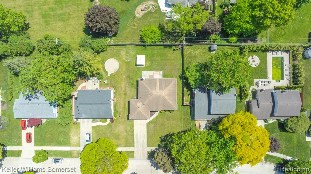 5292 ABINGTON Drive, Troy, MI 48085 — Photo 36