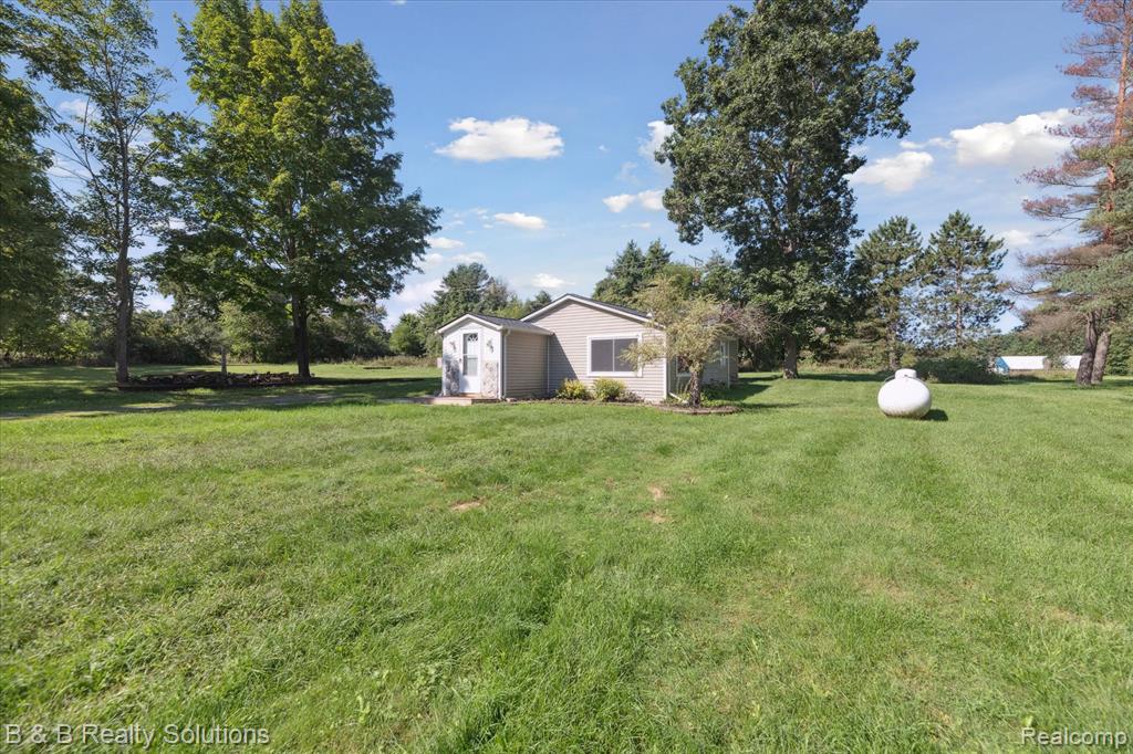 5159 Millis Road, North Branch, MI 48461 — Photo 4