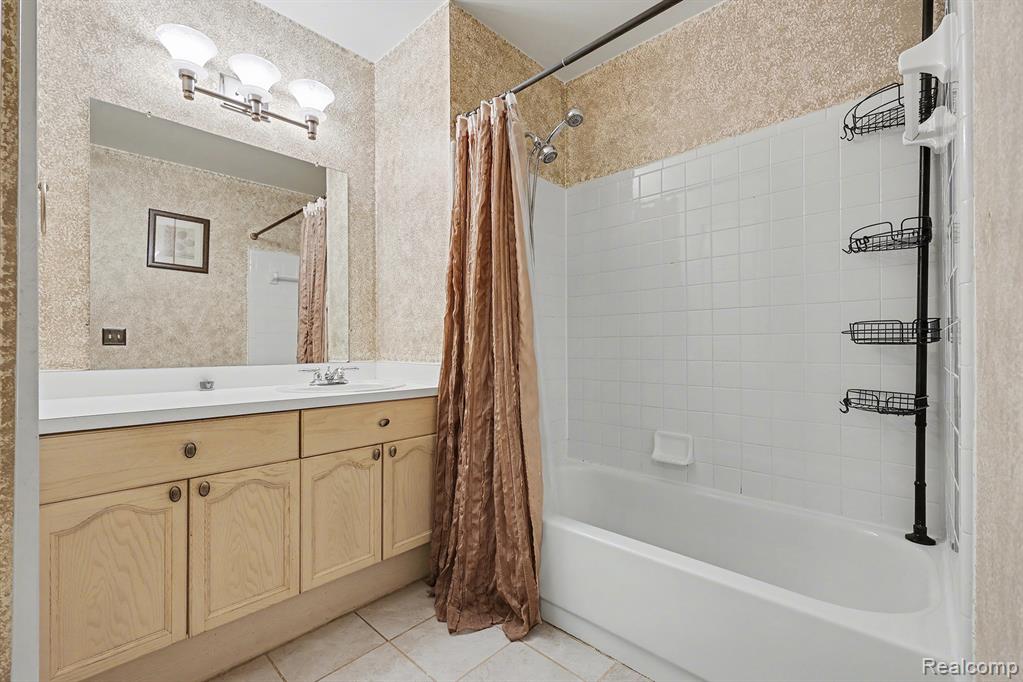 41916 King Edward Court, Clinton Twp, MI 48038 — Photo 14
