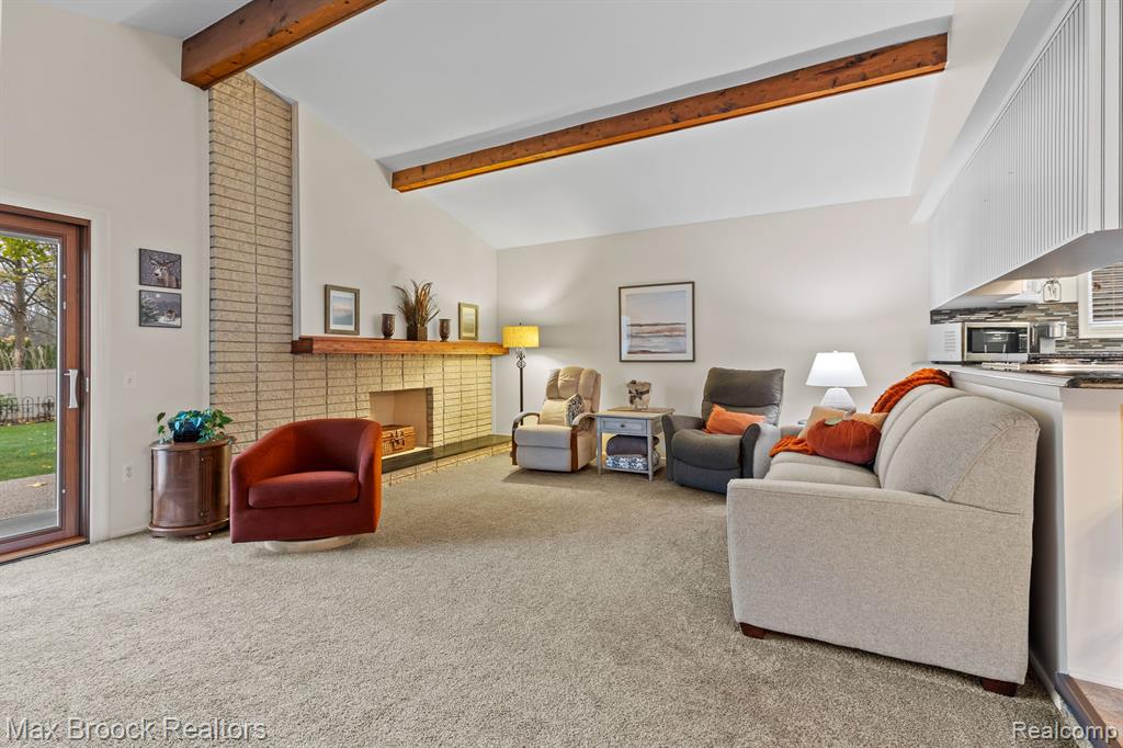 975 HUNTSFORD Drive, Troy, MI 48084 — Photo 9