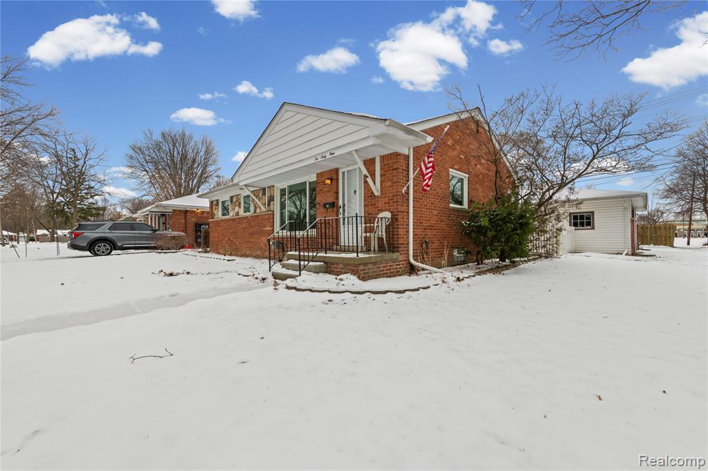 1069 Chippewa Street, Mount Clemens, MI 48043 — Photo 2