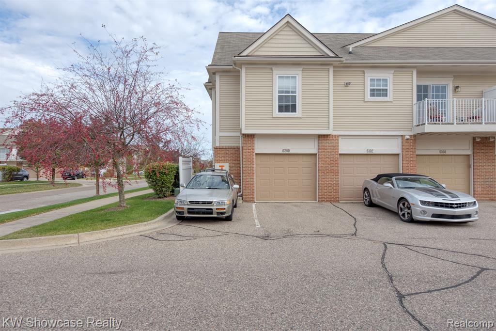 6200 ADDINGTON Drive, Commerce Twp, MI 48390 — Photo 2