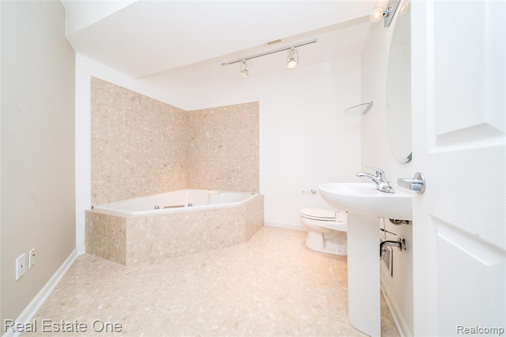 24099 Tana Court, Farmington, MI 48335 — Photo 54