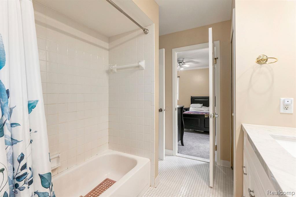 4077 JUSTIN Court, Bloomfield Hills, MI 48302 — Photo 16