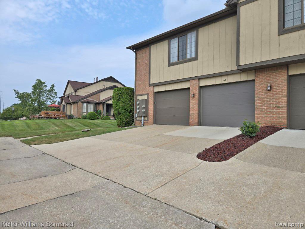 71 Meadow Wood Drive, Rochester Hills, MI 48307 — Photo 3