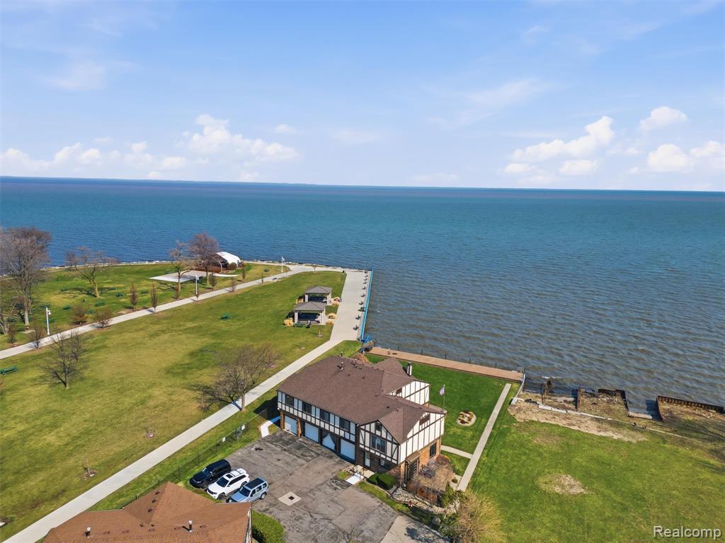 102 Lac Sainte Claire Drive, Saint Clair Shores, MI 48082 — Photo 4