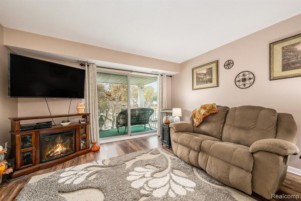 35912 Ann Arbor Trail, Livonia, MI 48150 — Photo 4