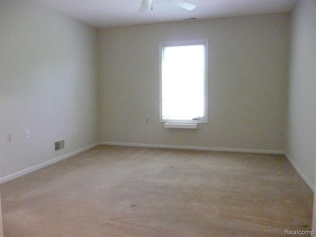 21372 MULBERRY Court, Farmington Hills, MI 48336 — Photo 16