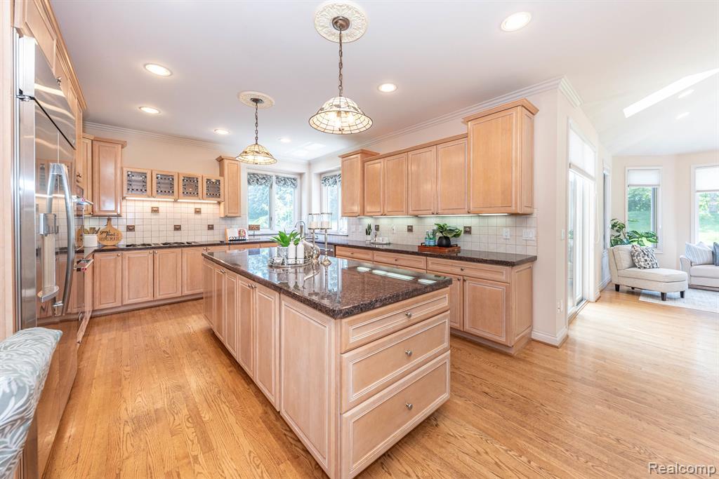 5003 HICKORY POINTE Drive, Orchard Lake Village, MI 48323 — Photo 31