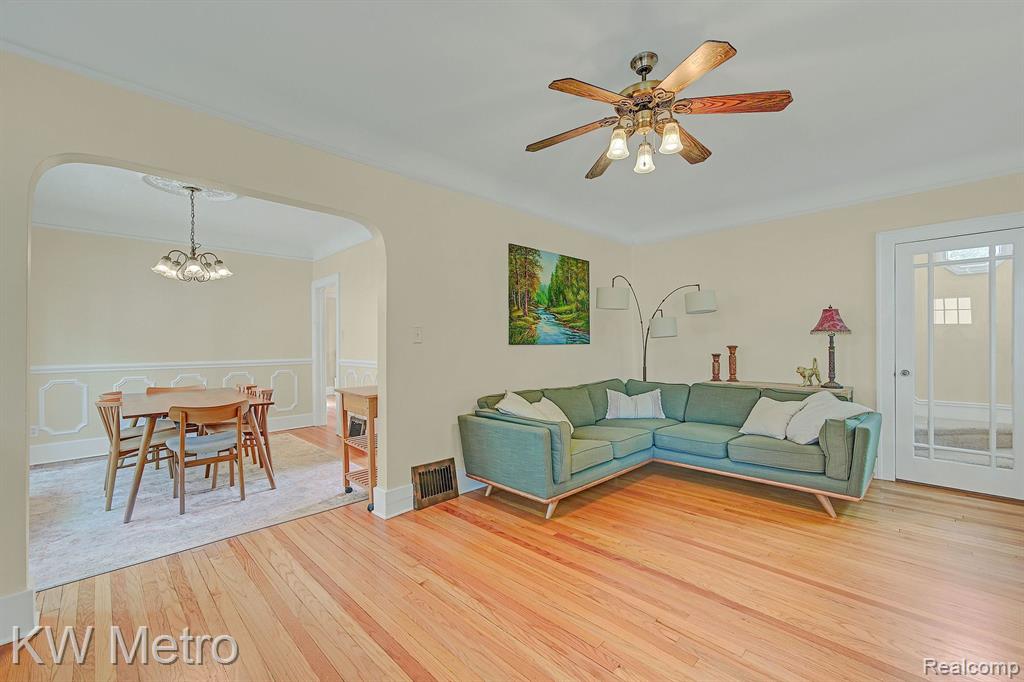 806 LOCKWOOD Road, Royal Oak, MI 48067 — Photo 9