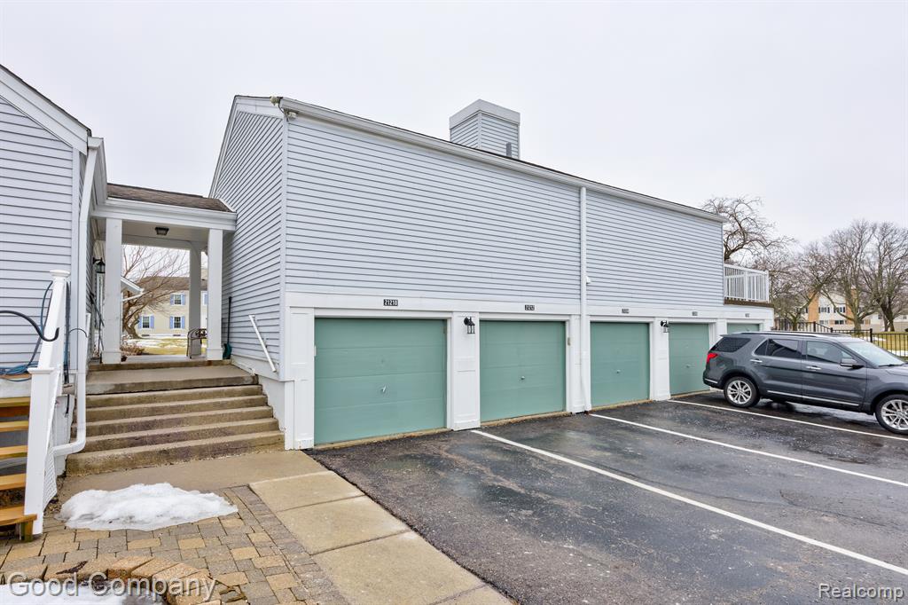 21208 E GLEN HAVEN Circle, Northville, MI 48167 — Photo 36
