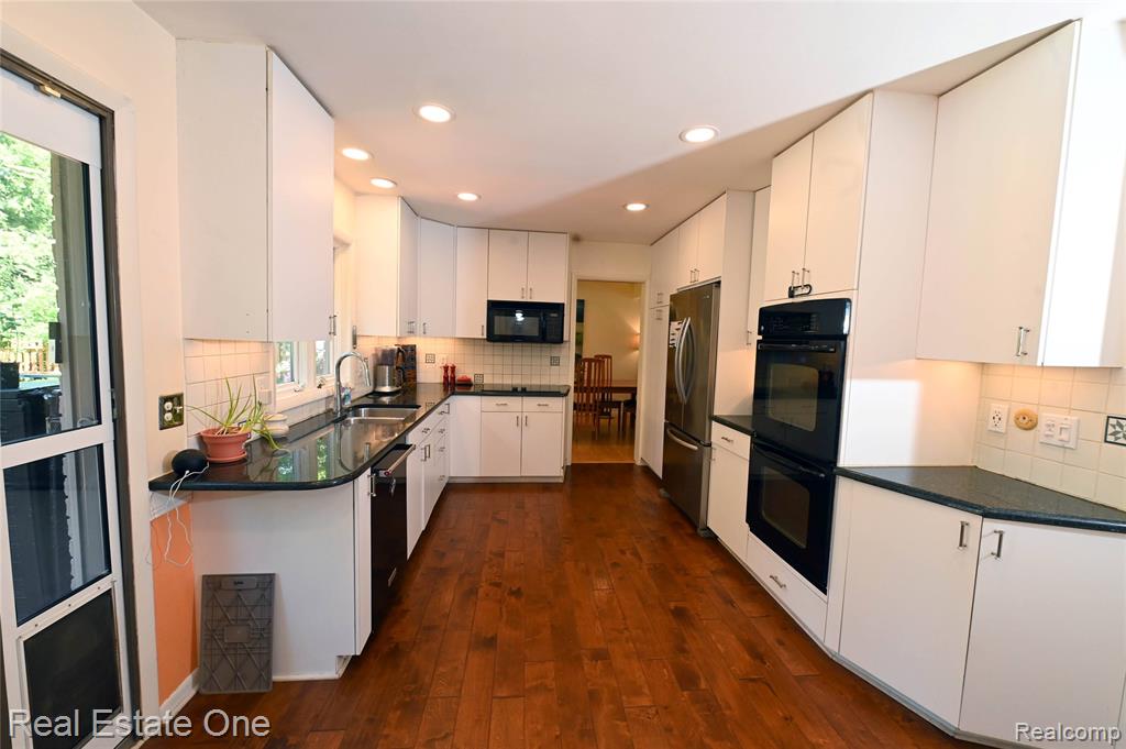 5382 Van Ness Drive, Bloomfield Hills, MI 48302 — Photo 9