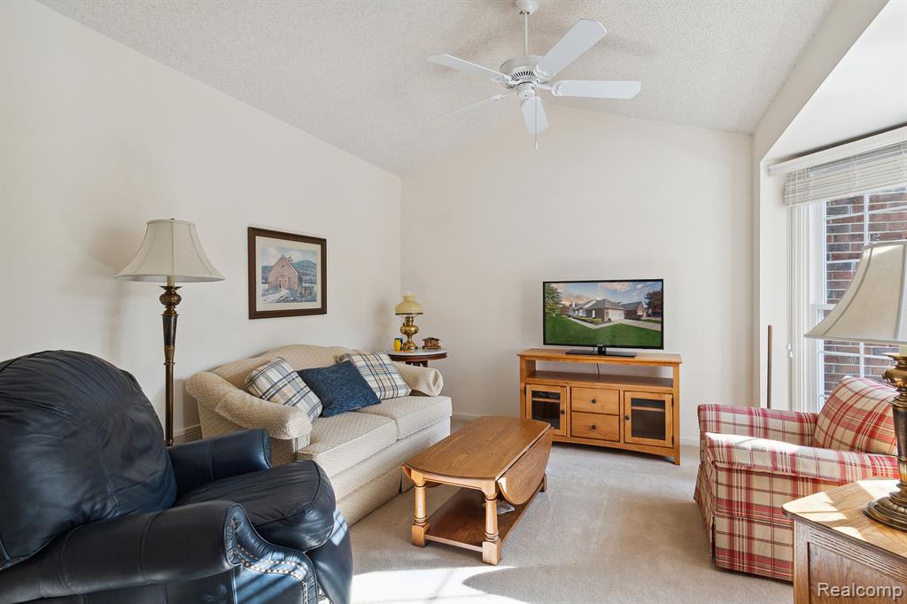 39784 GLENVIEW, Northville, MI 48168 — Photo 24