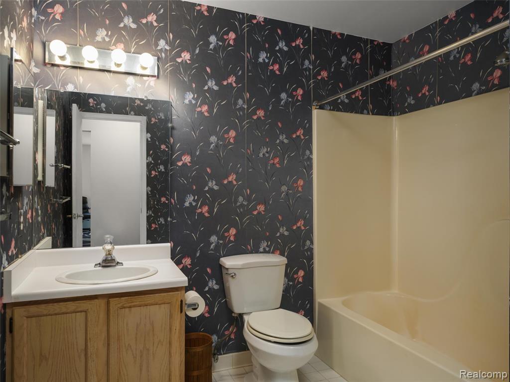 1127 S Lake Drive, 206, Novi, MI 48377 — Photo 9