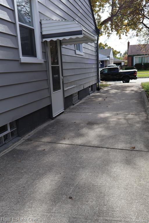 916 STEWART Avenue, Lincoln Park, MI 48146 — Photo 36