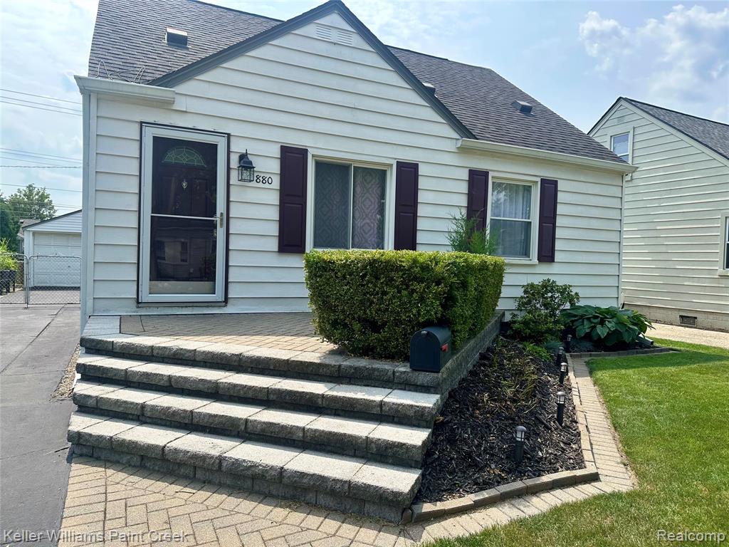 880 E Rowland Avenue, Madison Heights, MI 48071 — Photo 3