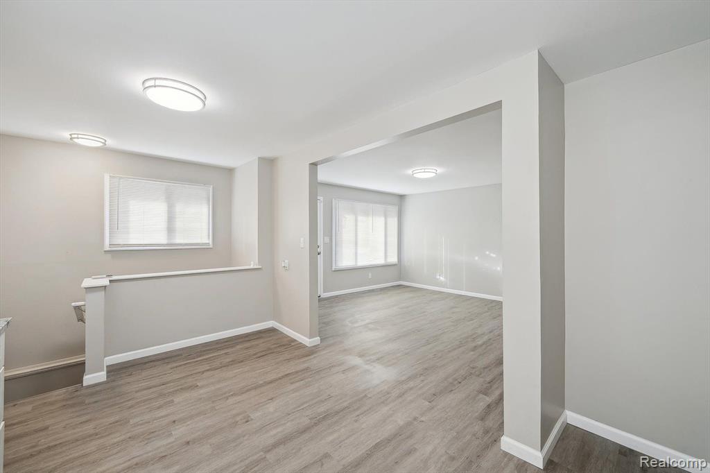 941 E LINCOLN Avenue, Madison Heights, MI 48071 — Photo 11