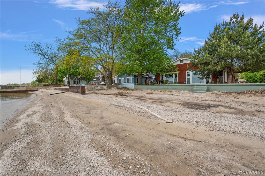 13358 Laplaisance Woods Street, La Salle, MI — Photo 39