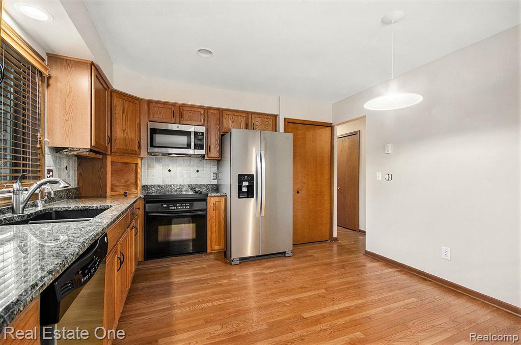 6281 Quaker Hill Drive, West Bloomfield, MI — Photo 14