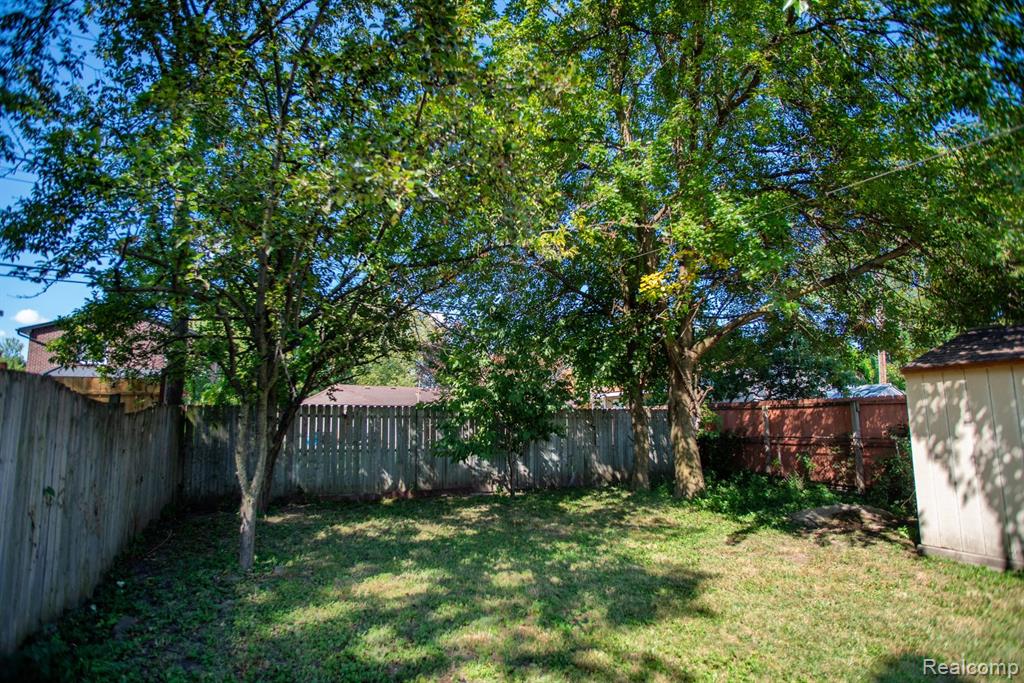 6873 Mayburn Street, Dearborn Heights, MI 48127 — Photo 40