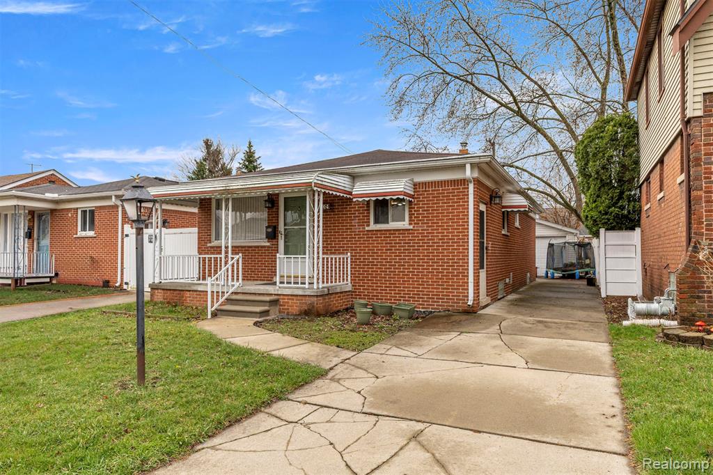 939 Stewart Avenue, Lincoln Park, MI 48146 — front exterior
