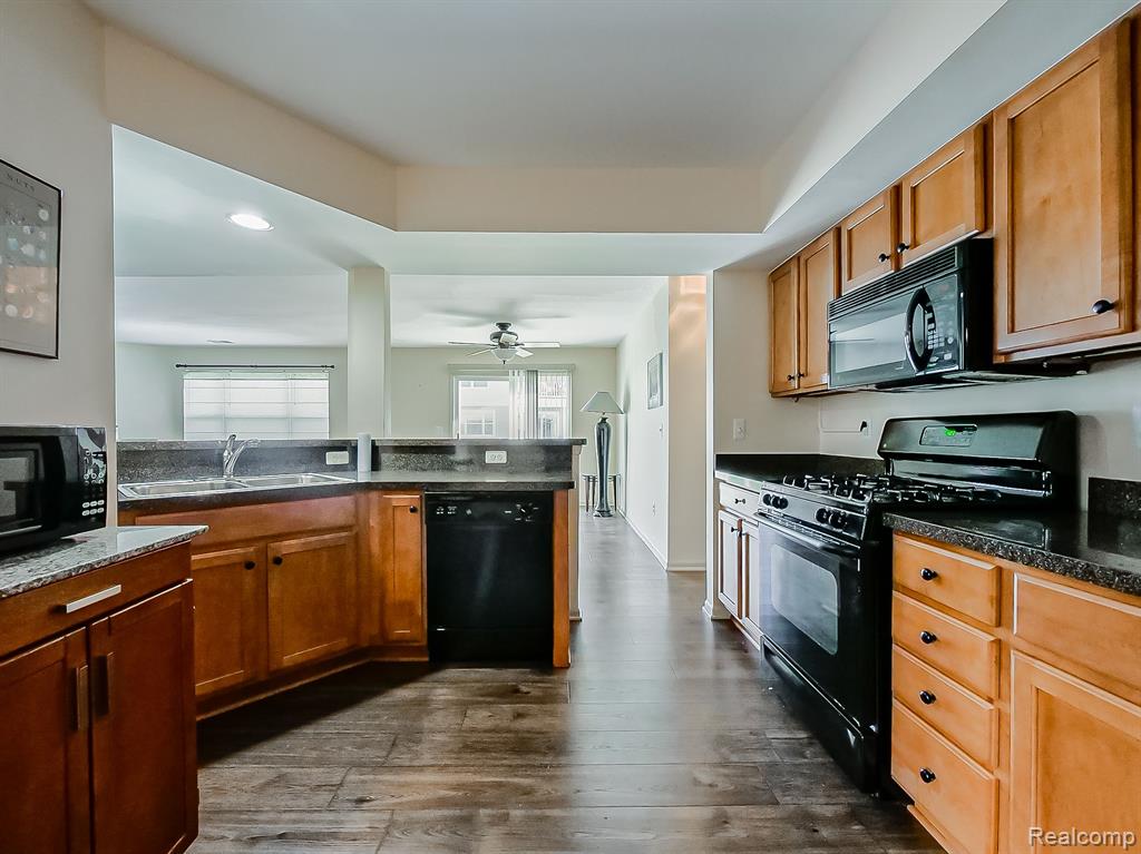 628 RIVERSTONE Lane, Chelsea, MI 48118 — Photo 8