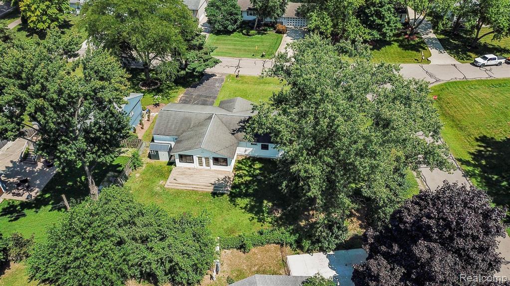 2665 LOS ANGELES Drive, Wolverine Lake, MI 48390 — Photo 27