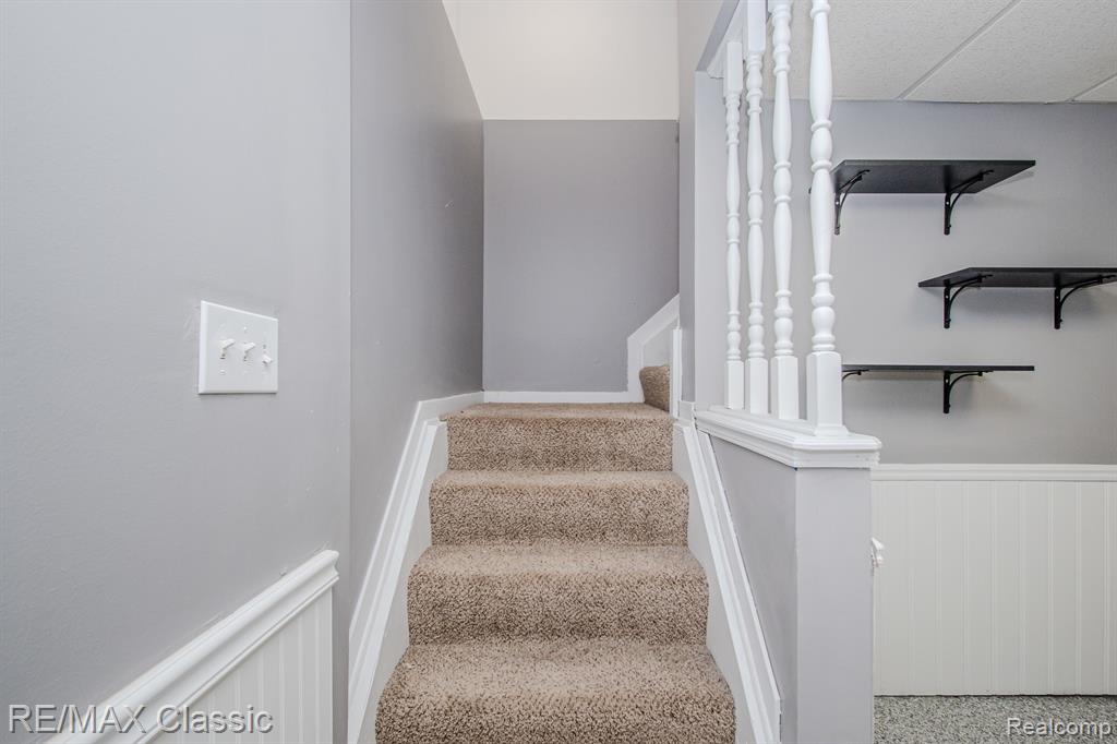 514 WINWOOD Circle, Walled Lake, MI 48390 — Photo 24