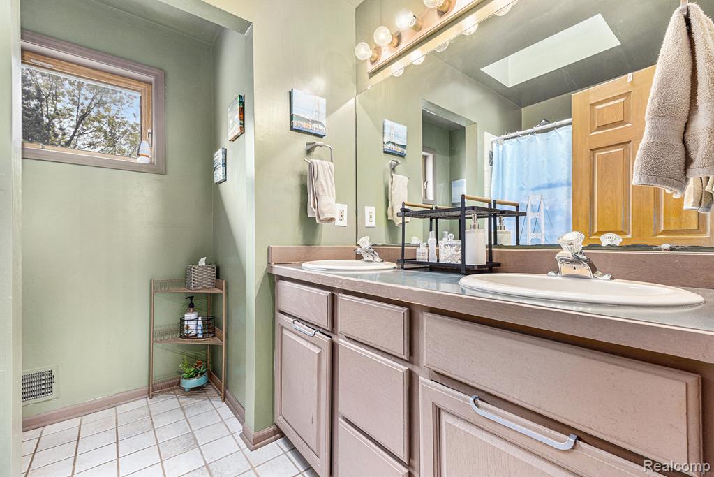 1437 RILLVIEW Court, Metamora, MI 48455 — Photo 24