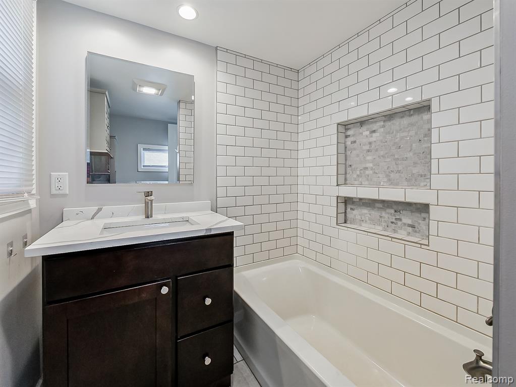 9526 Cedar Island Road, White Lake, MI — Photo 19