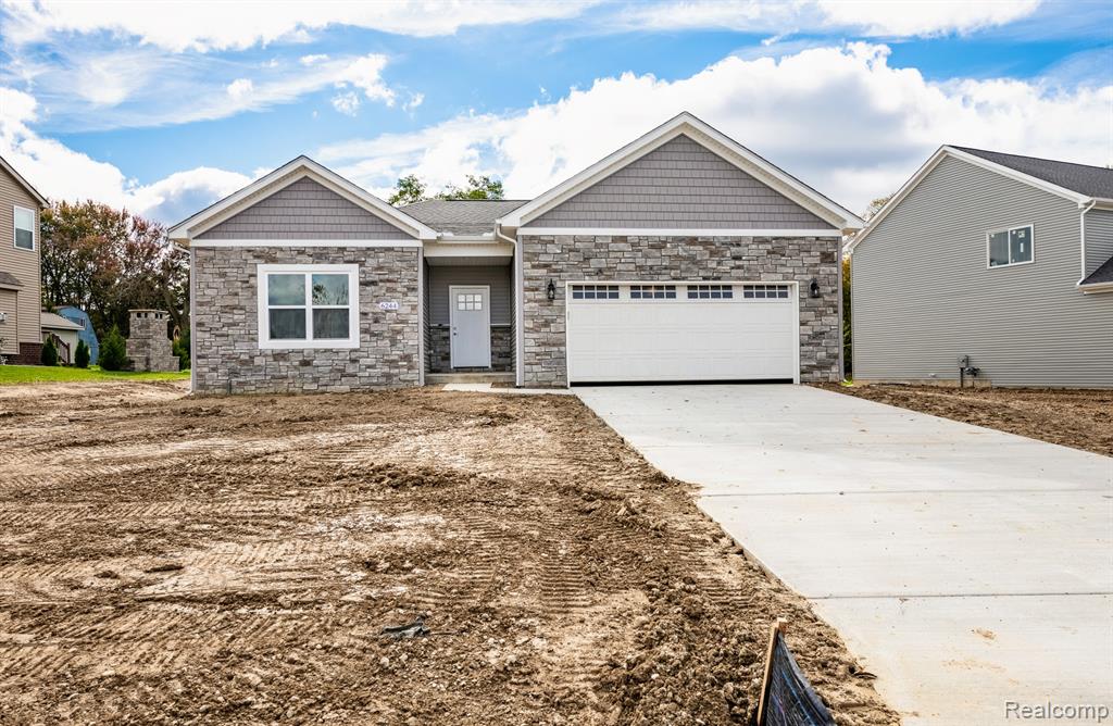 6064 Woodridge Lane, Grand Blanc, MI 48439 — front exterior