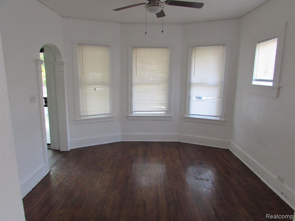 5270 MONTCLAIR Street, Detroit, MI 48213 — Photo 10
