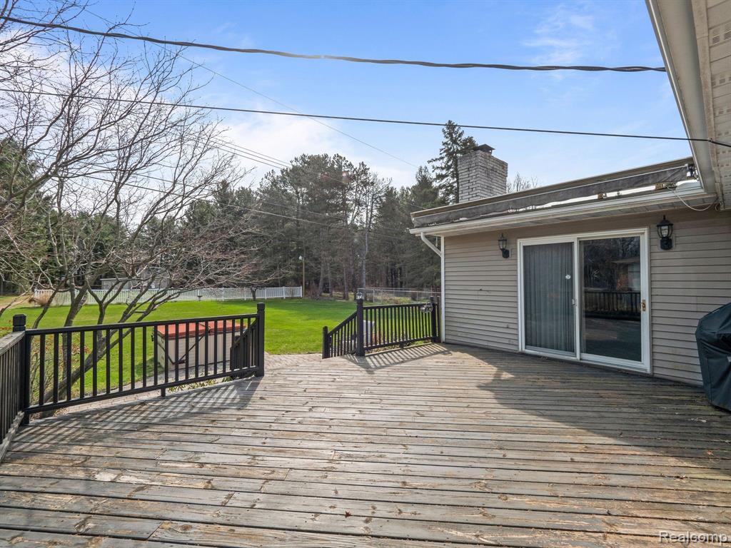 707 PINE TREE Road, Lake Orion, MI 48362 — Photo 34