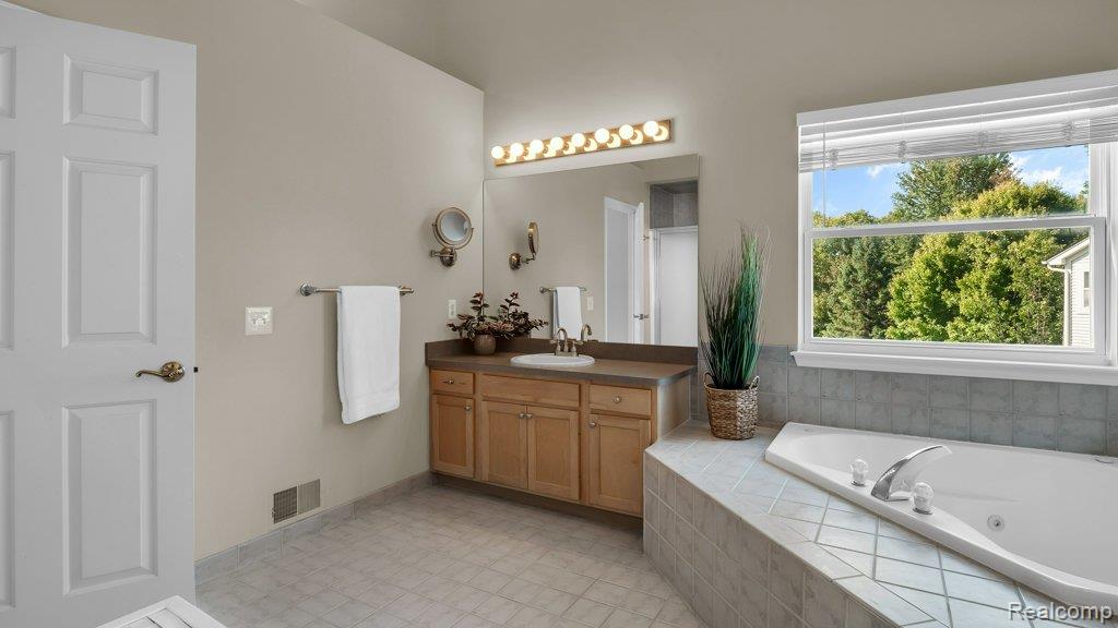 46743 Crosswick Drive, Canton, MI 48187 — Photo 42