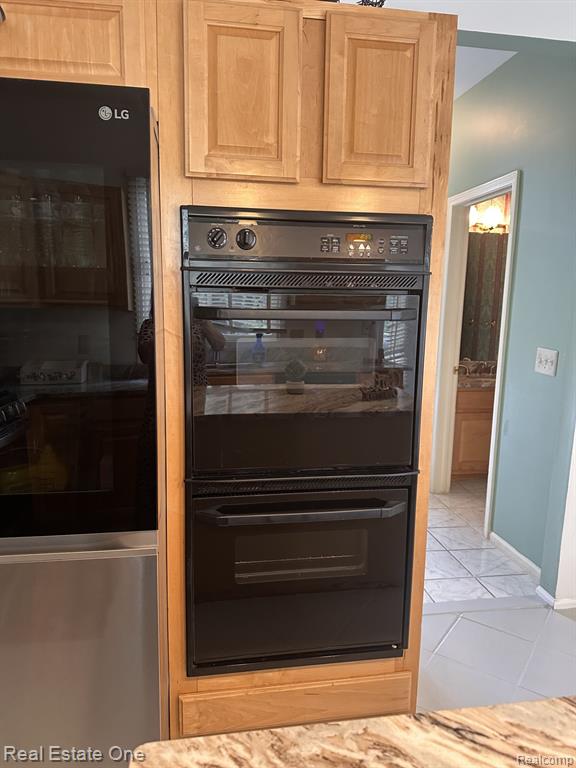7476 Colchester Lane, West Bloomfield, MI — Photo 15