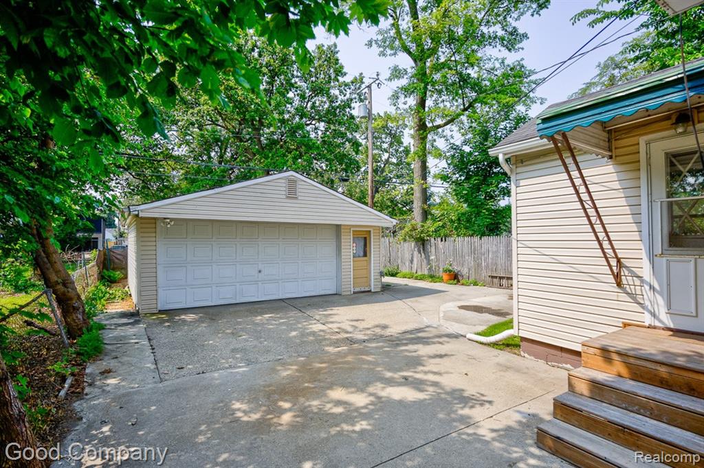720 E Granet Avenue, Hazel Park, MI 48030 — Photo 35