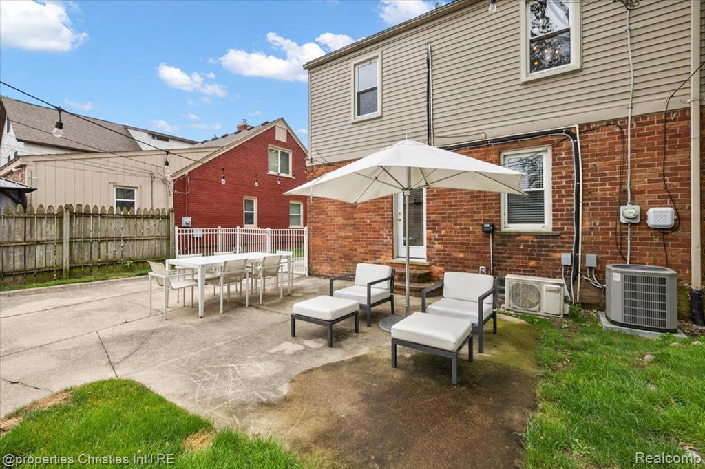 559 E Southlawn Boulevard, Birmingham, MI 48009 — Photo 29