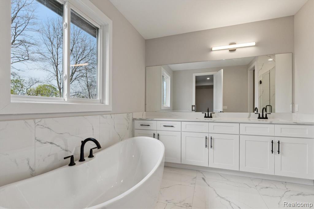 9 ANNANDALE, Leonard, MI 48367 — Photo 43