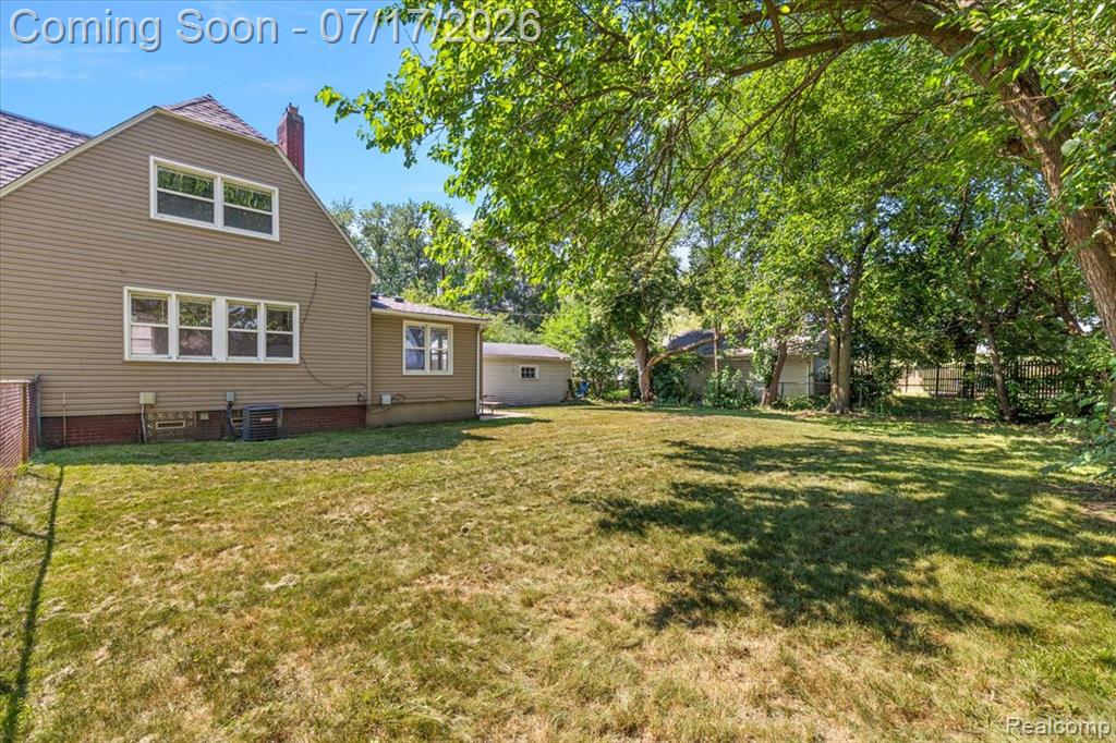 676 W Coy Avenue, Hazel Park, MI 48030 — Photo 23