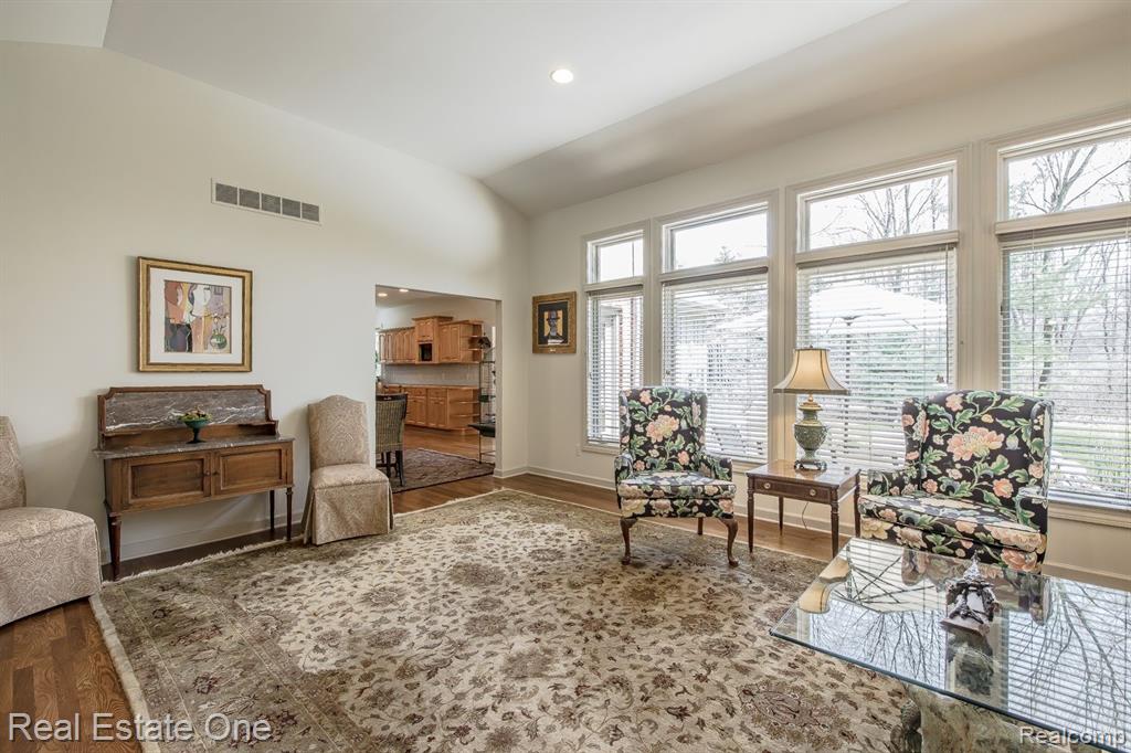 9316 LAKEBLUFF Drive, Clarkston, MI 48348 — Photo 16