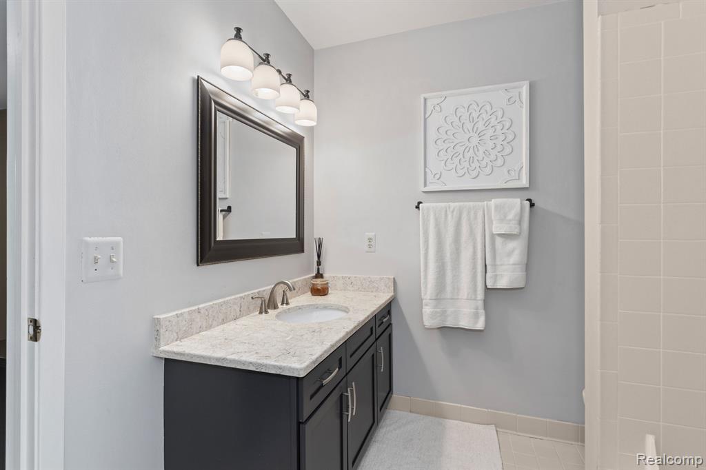 24264 BASHIAN Drive, Novi, MI — Photo 18