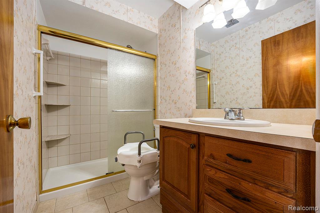 736 Beachway Drive, White Lake, MI 48383 — Photo 18