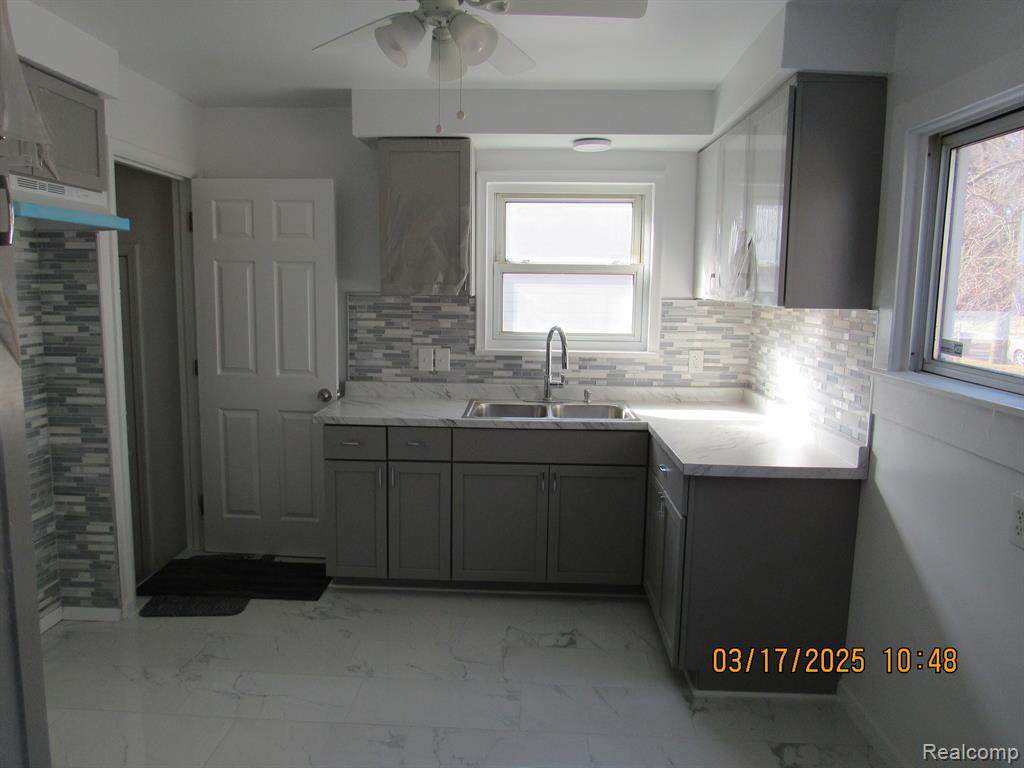 548 EMERSON Avenue, Pontiac, MI 48342 — Photo 6
