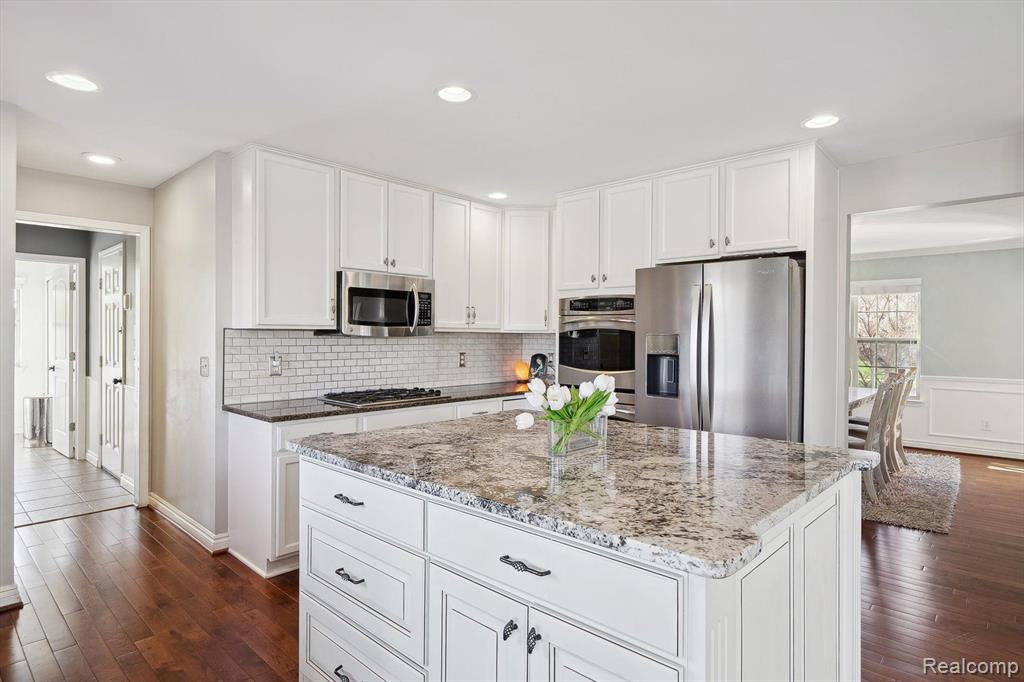 54210 BIRCHWOOD Drive, South Lyon, MI 48178 — Photo 8