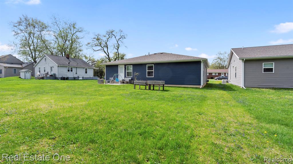 15586 Pine Street, Monroe, MI 48161 — Photo 22