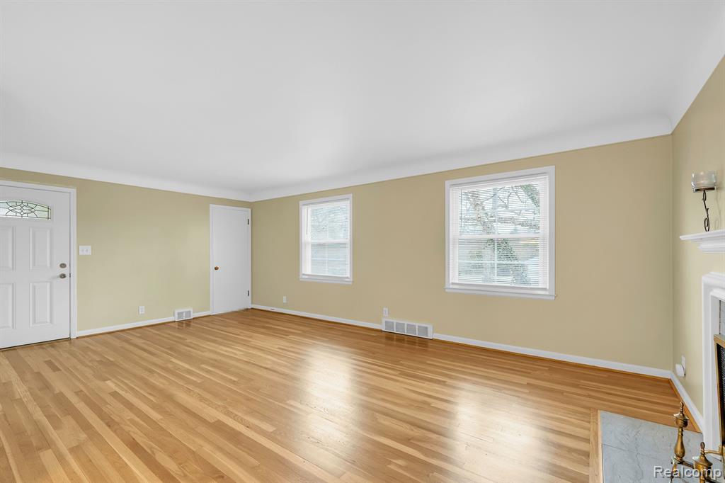 857 HARCOURT Road, Grosse Pointe Park, MI 48230 — Photo 8